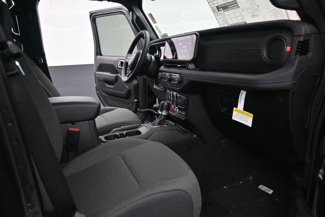 Used 2024 Jeep Wrangler Unlimited Rubicon w/ Technology Group AWD/4WD image 15
