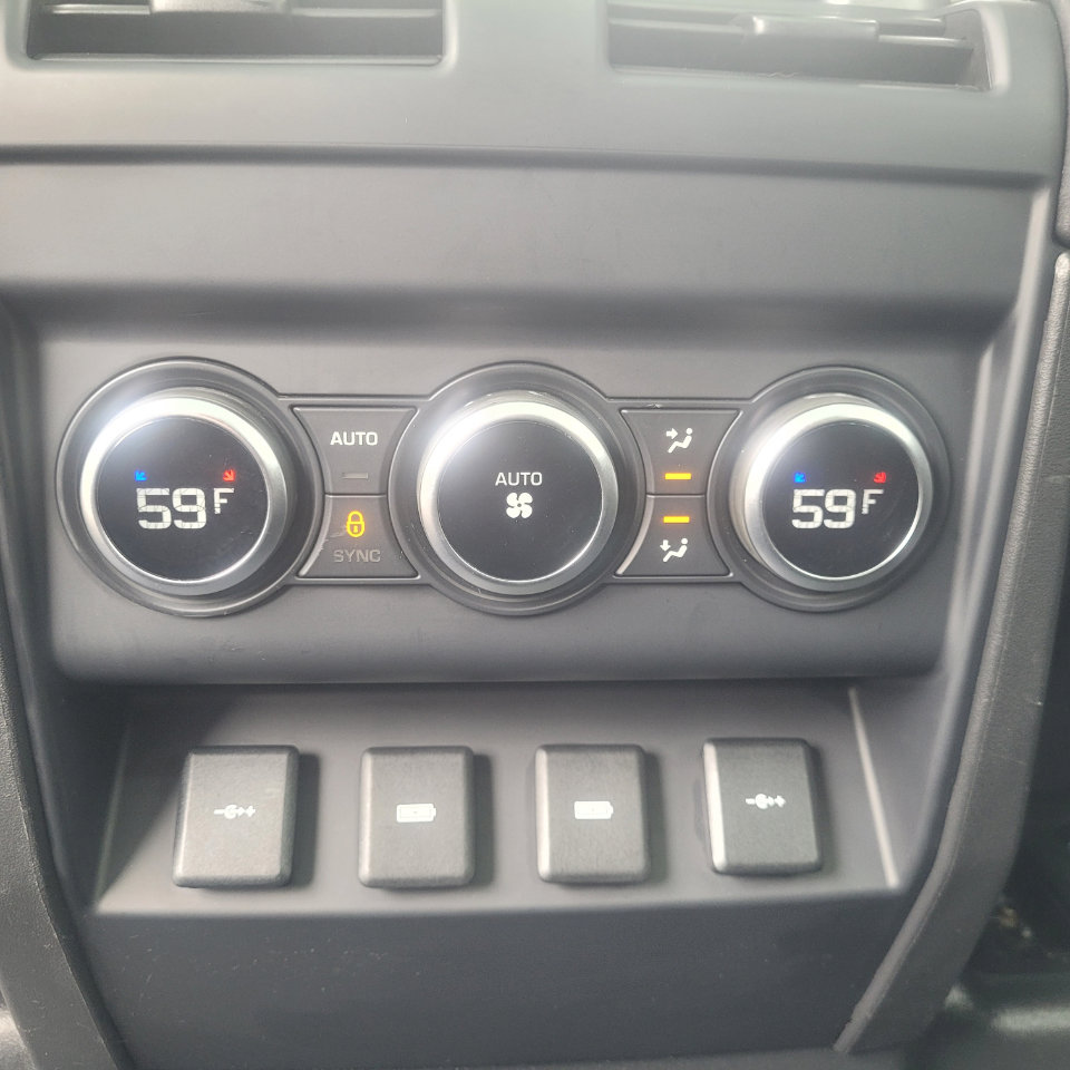 Used 2020 Land Rover Defender 110 S image 31