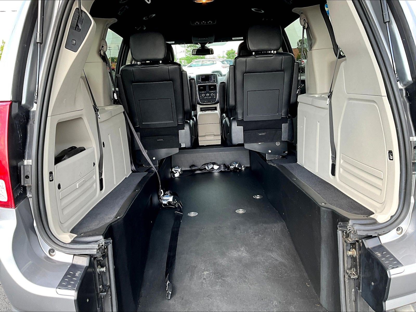 Used 2020 Dodge Grand Caravan SXT FWD image 38