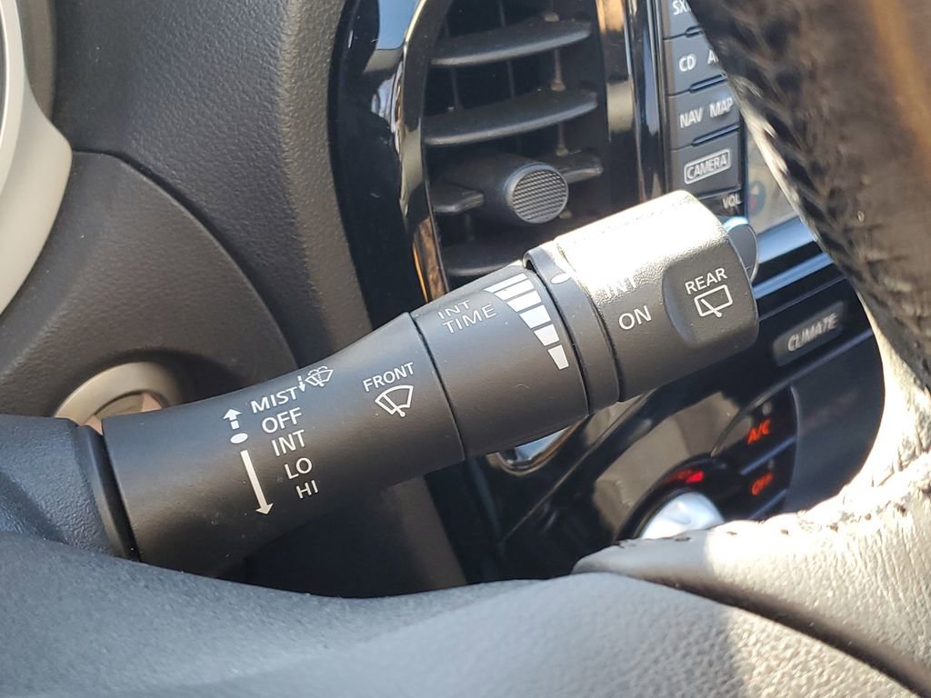 Used 2015 Nissan Juke SV w/ Technology Package image 18