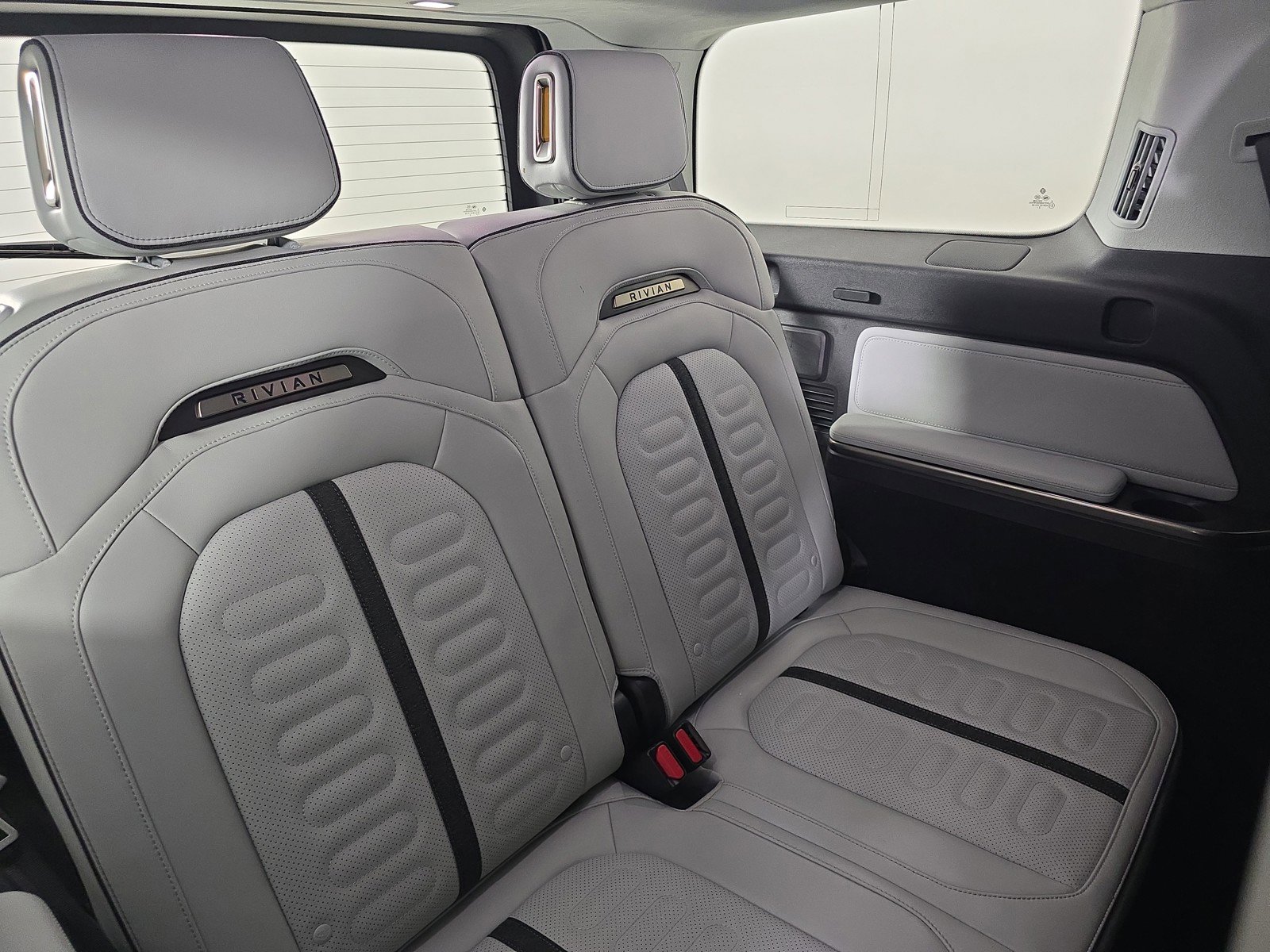 Used 2024 Rivian R1S Adventure AWD/4WD image 25