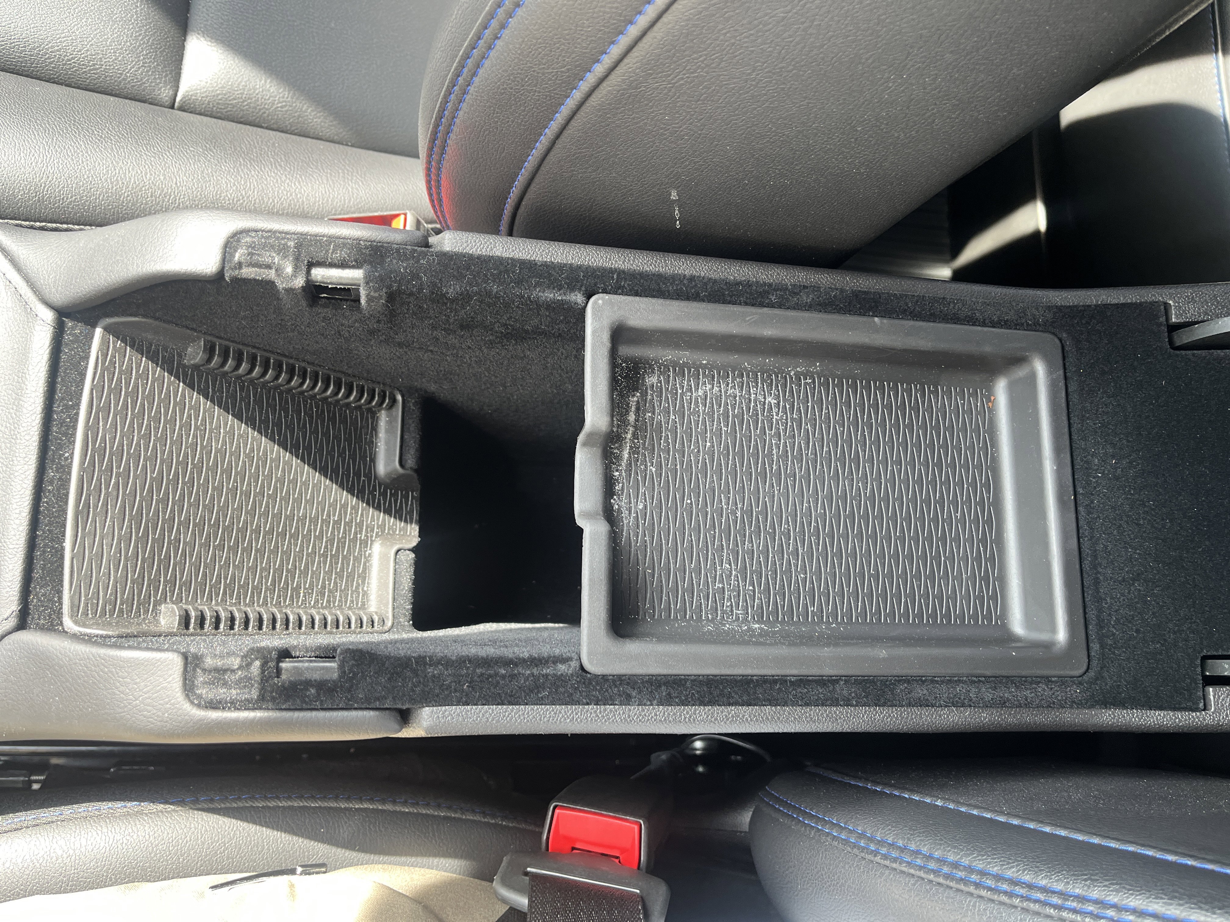 Used 2024 Cadillac XT4 Sport w/ Cold Weather Package AWD/4WD image 32