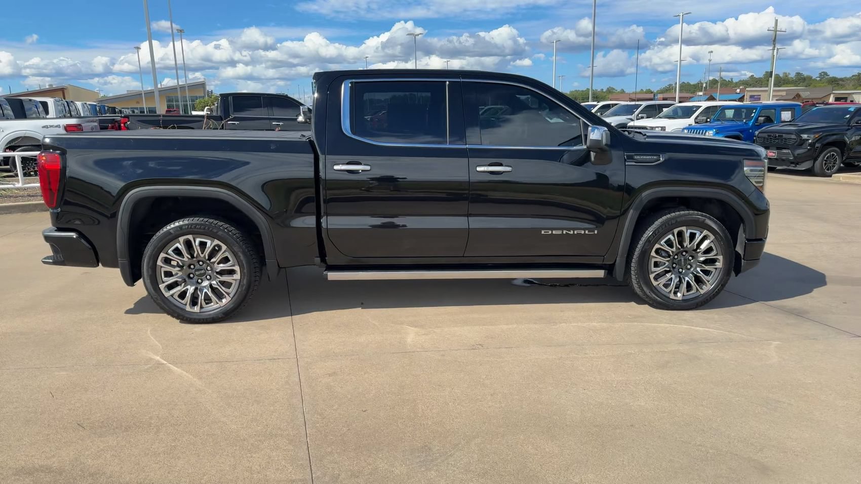 Used 2024 GMC Sierra 1500 Denali Ultimate AWD/4WD image 8