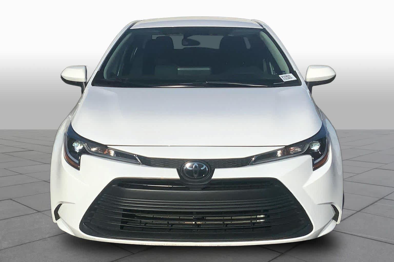 Used 2025 Toyota Corolla LE FWD image 4