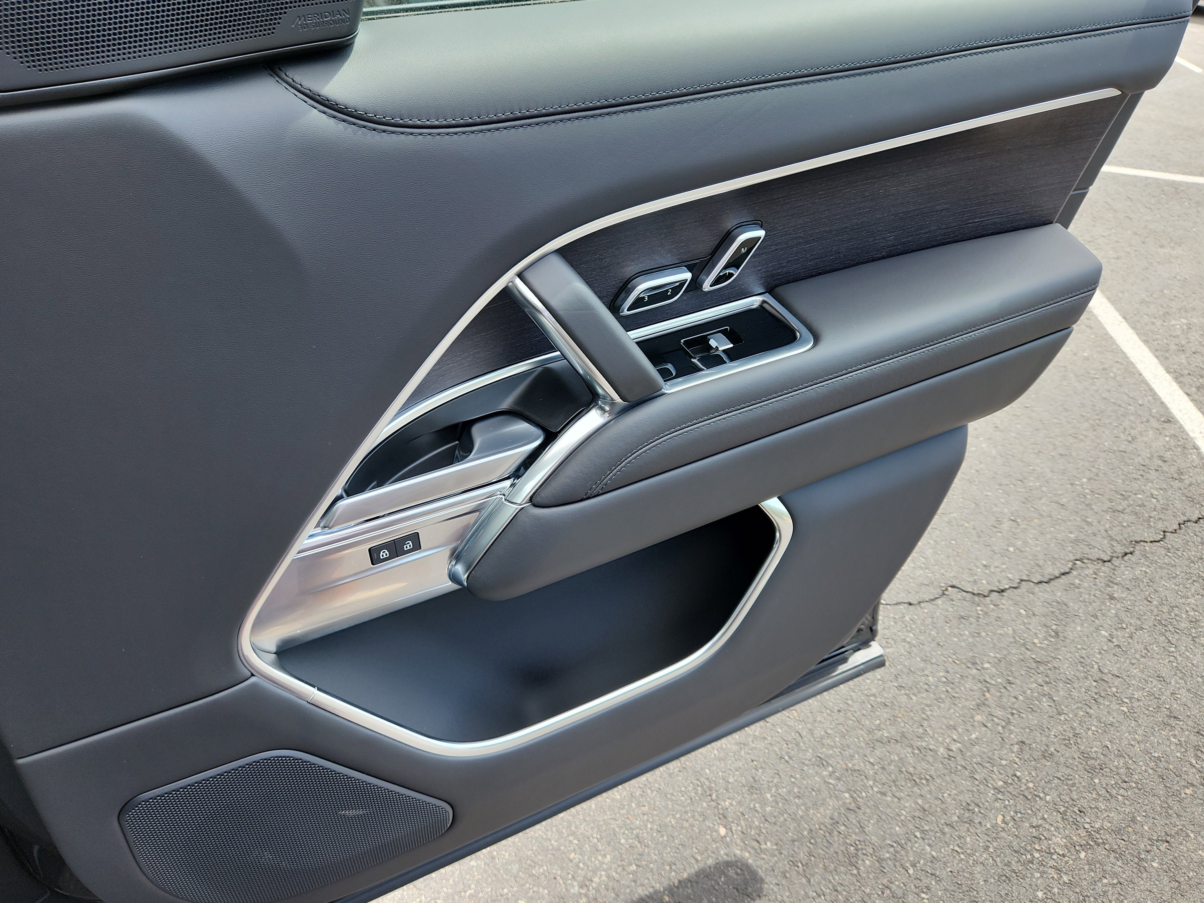 New 2025 Land Rover Range Rover SE image 19
