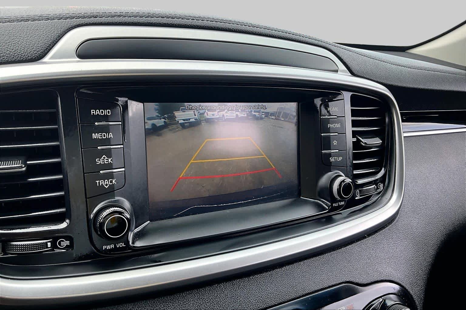 Used 2020 Kia Sorento FWD V6 image 25