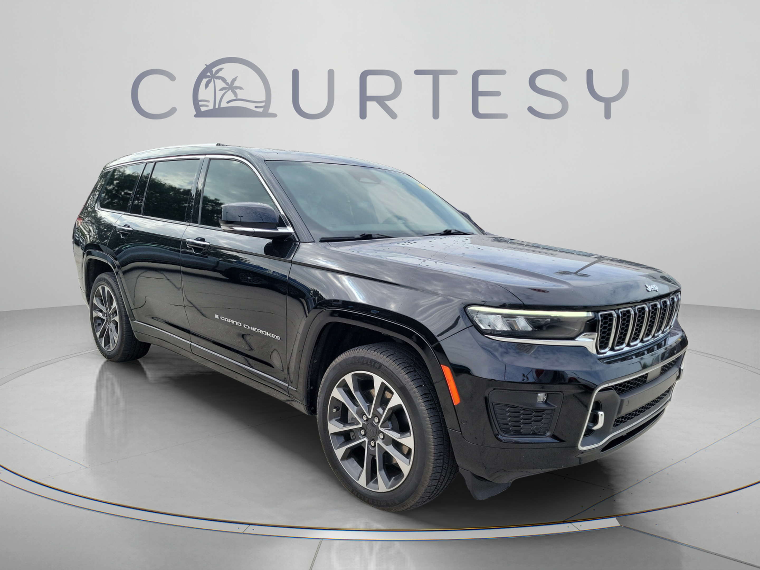 Used 2021 Jeep Grand Cherokee L Overland w/ Luxury Tech Group IV AWD/4WD image 4