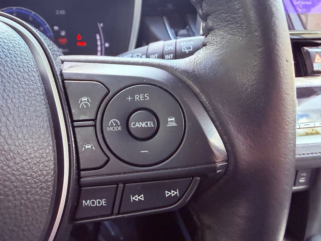 Used 2023 Toyota Corolla Cross XLE w/ Convenience Package FWD image 22