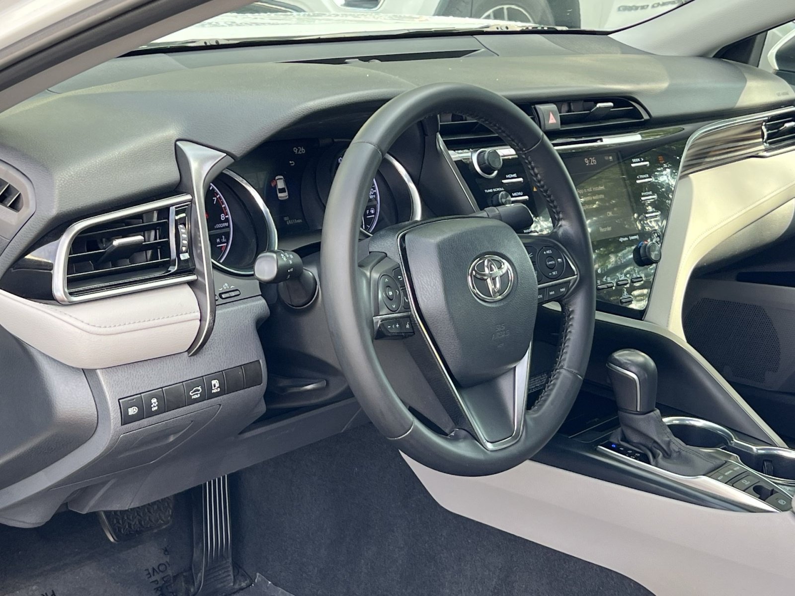 Used 2020 Toyota Camry XLE FWD image 14