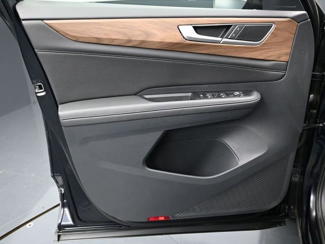 Used 2025 Volkswagen Atlas SE image 17