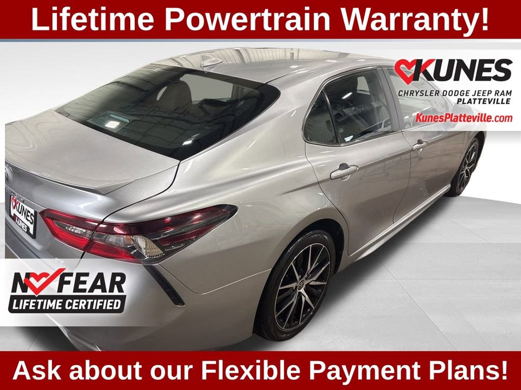 Used 2024 Toyota Camry SE image 11