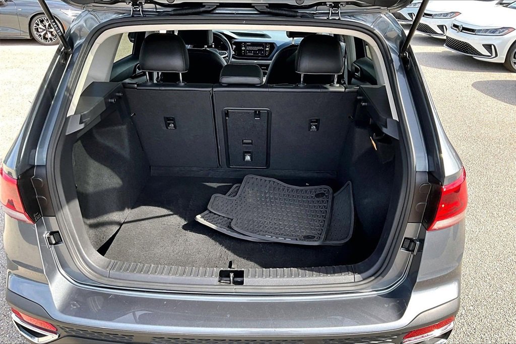 Certified 2022 Volkswagen Taos SE w/ Panoramic Sunroof Package image 15