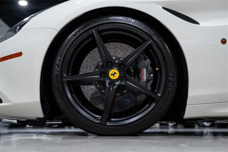 Used 2016 Ferrari California T RWD image 46