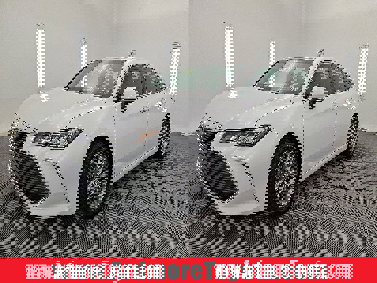 Used 2022 Toyota Avalon XLE w/ Moonroof Package image 1