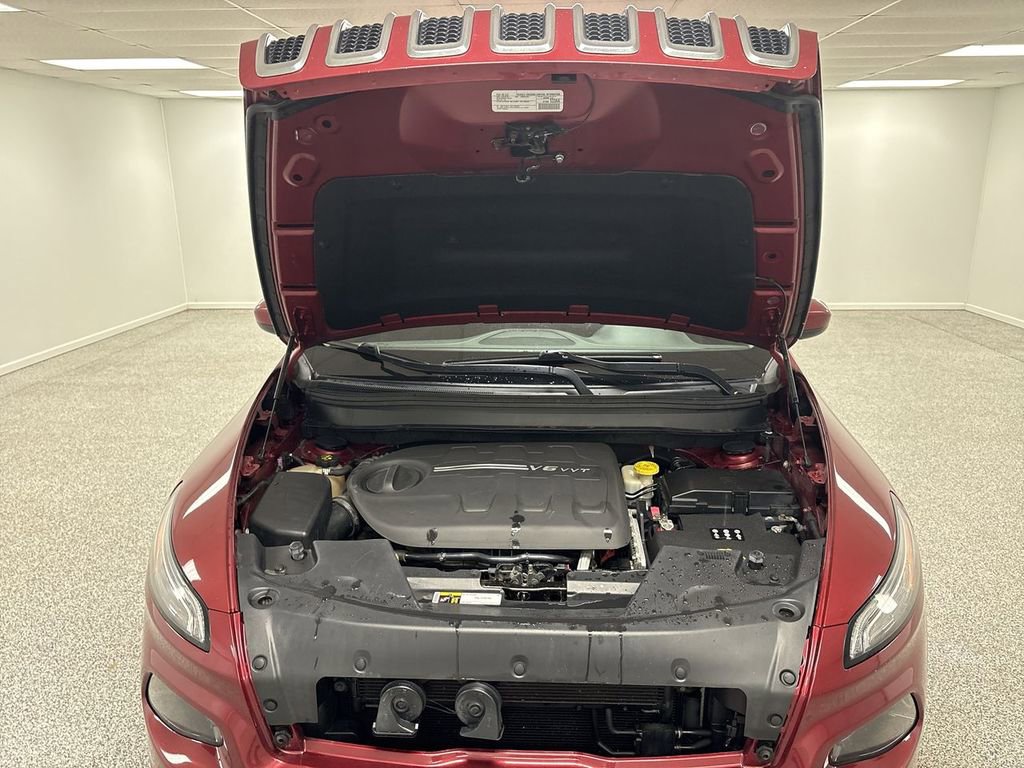 Used 2017 Jeep Cherokee Latitude w/ Cold Weather Group image 15