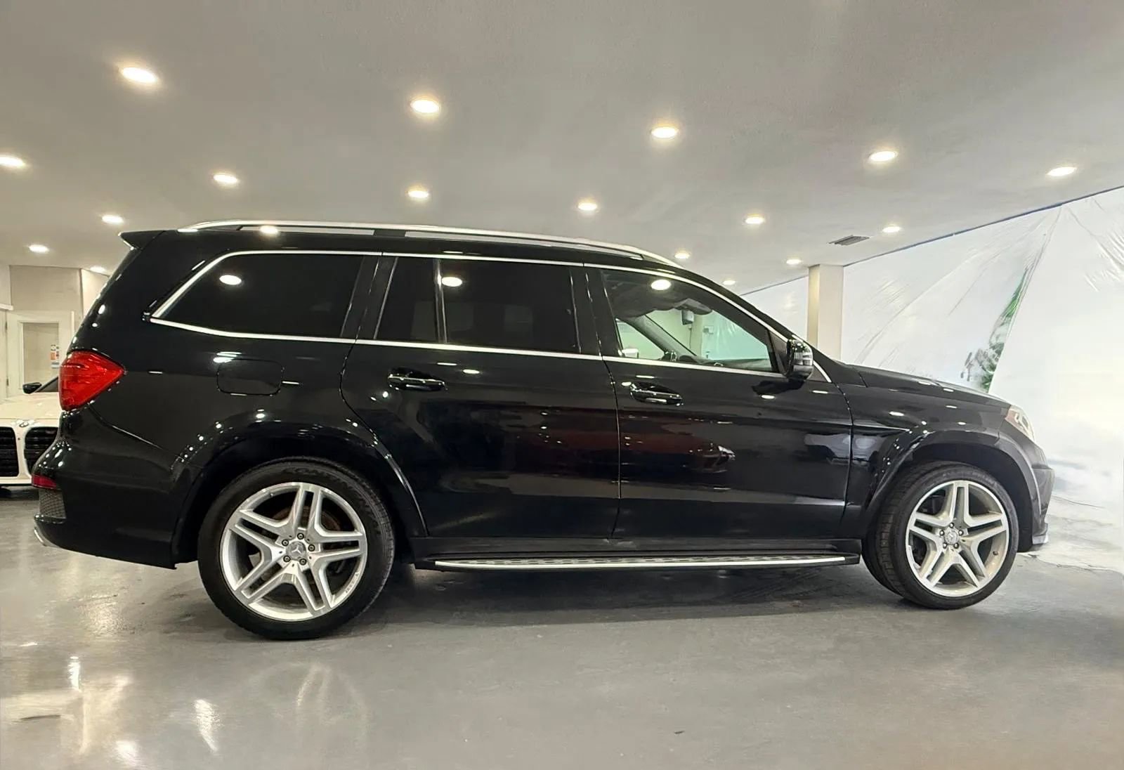Used 2013 Mercedes-Benz GL 550 4MATIC image 9