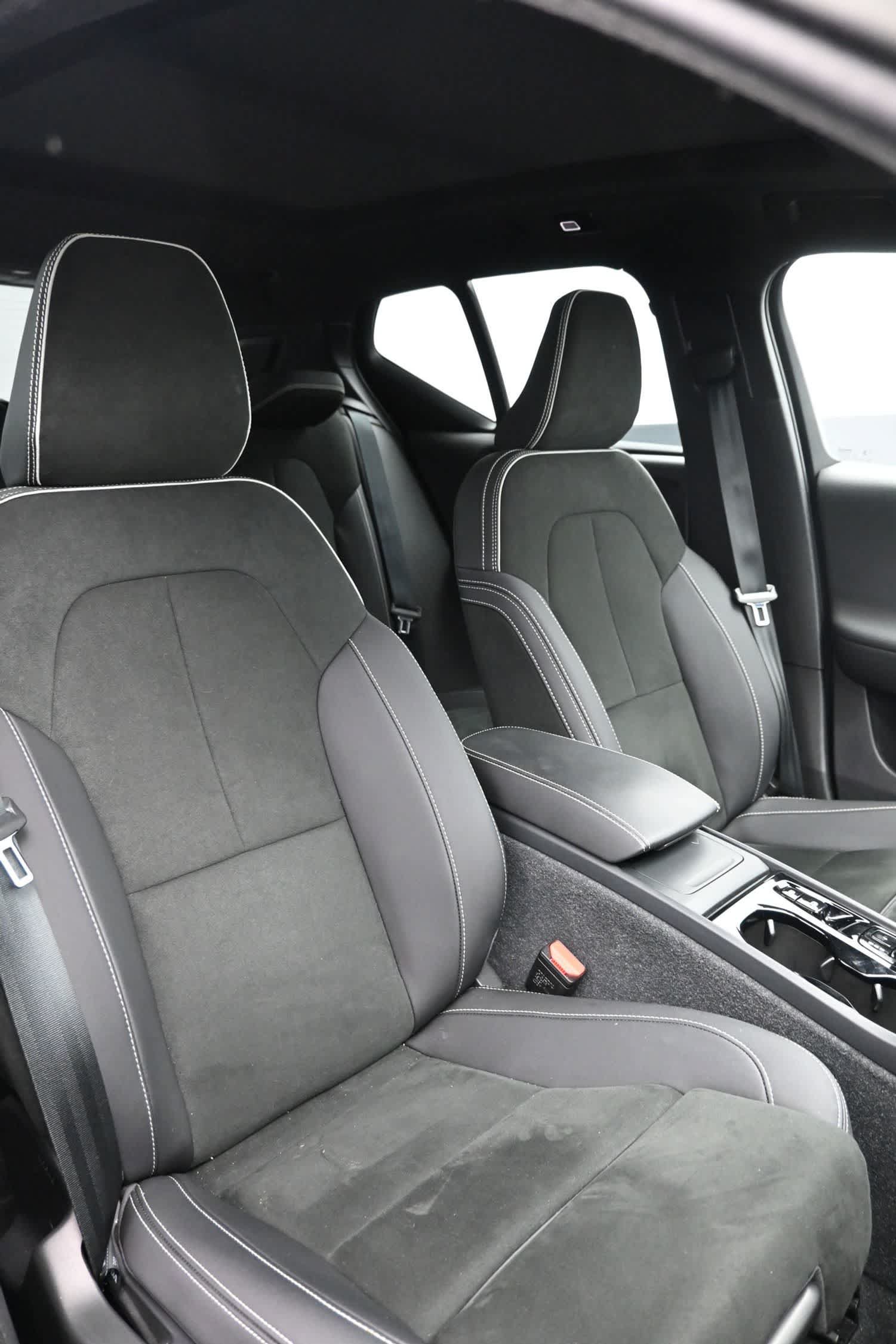 Used 2023 Volvo XC40 B5 Plus w/ Driver Assist Package AWD/4WD image 16