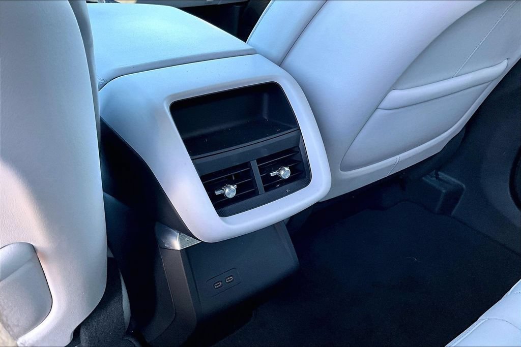 Certified 2024 Cadillac Lyriq Luxury AWD/4WD image 25