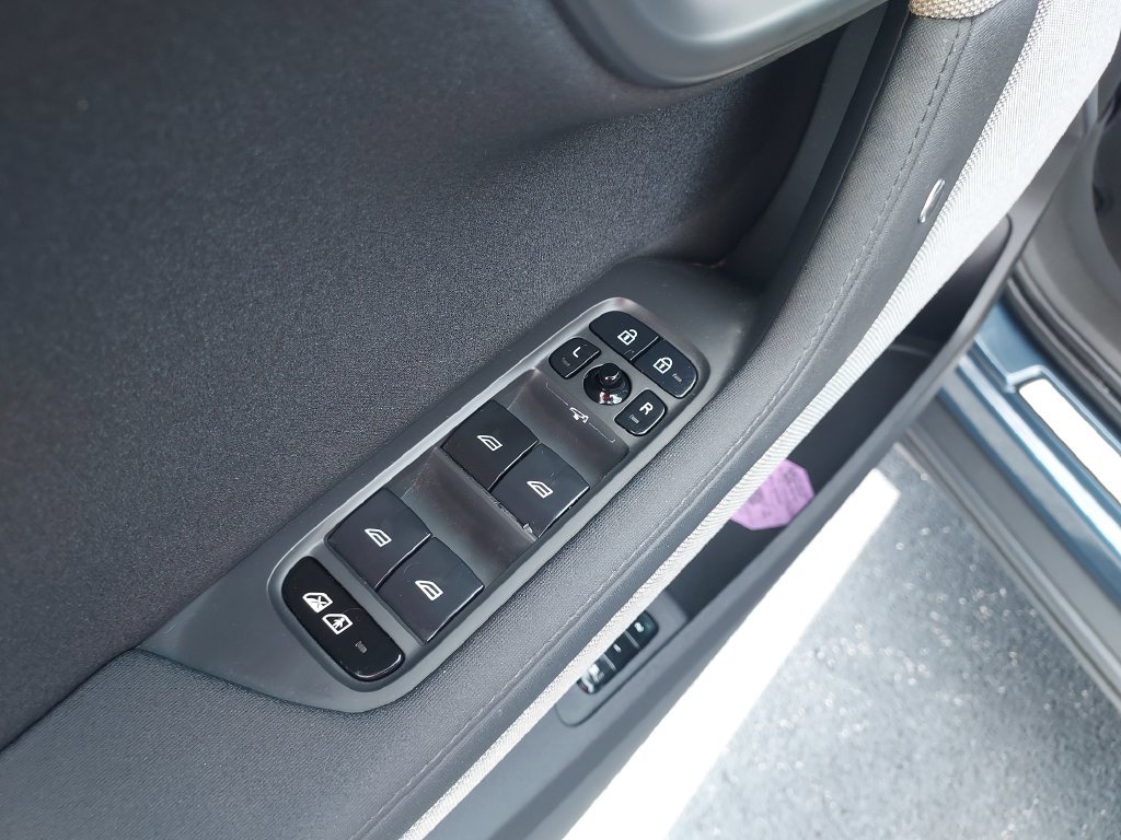 Used 2022 Polestar Polestar 2 w/ Performance Package AWD/4WD image 11