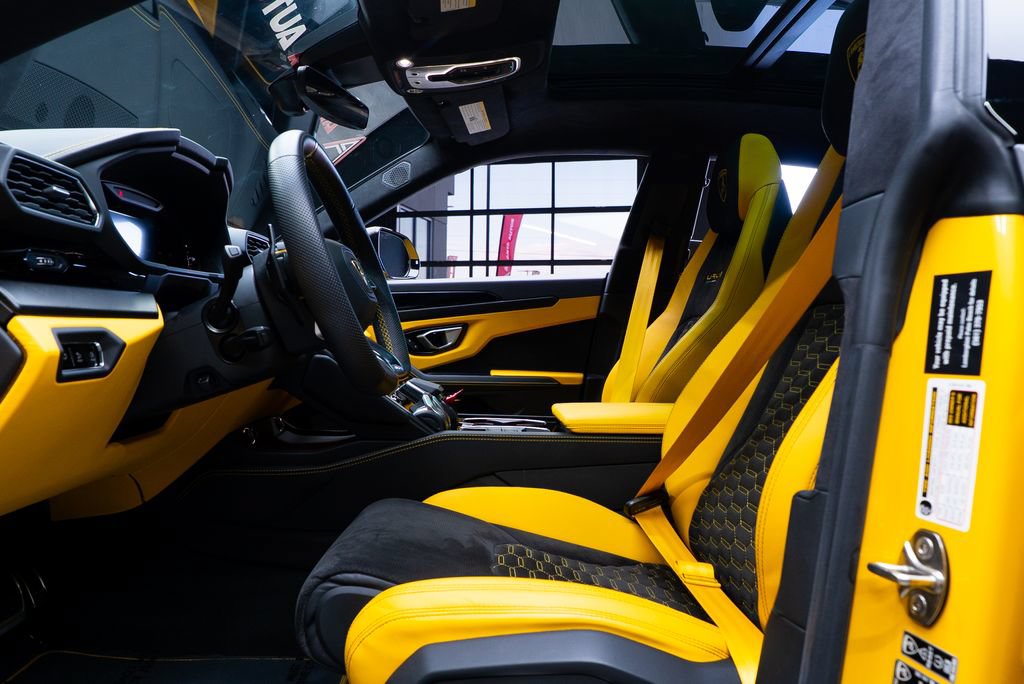 Used 2022 Lamborghini Urus AWD/4WD image 37