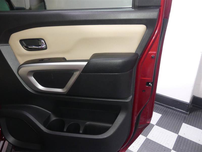 Used 2017 Nissan Titan SV AWD/4WD image 25