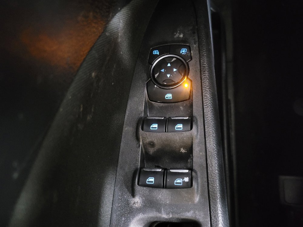 Used 2020 Ford Fusion SE image 27