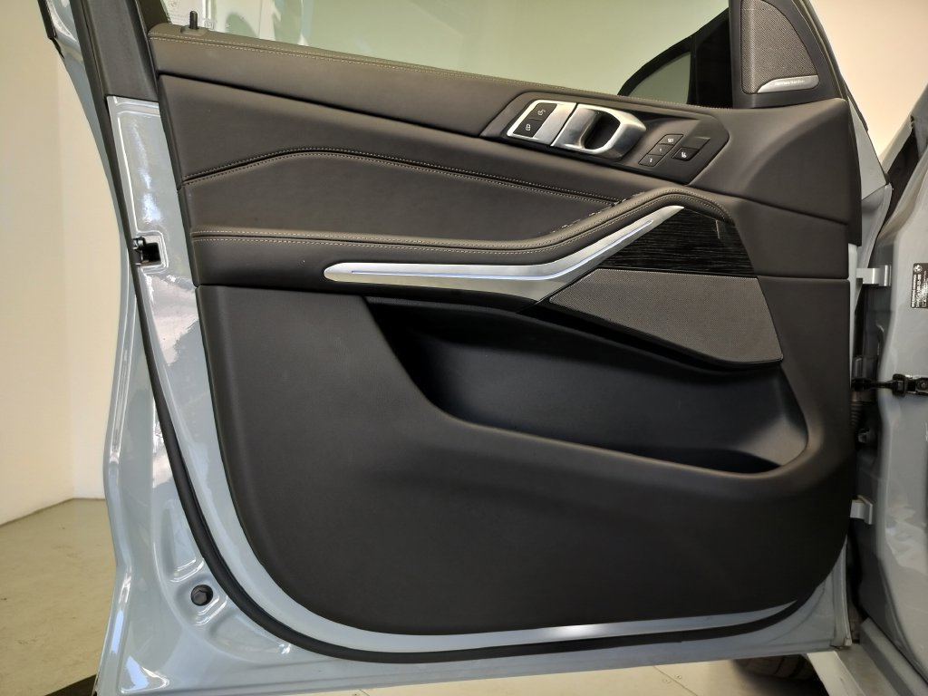 Certified 2026 BMW X5 M60i AWD/4WD image 6