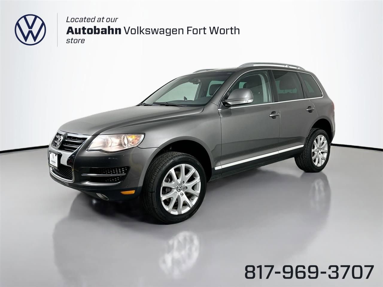 Used 2010 Volkswagen Touareg VR6 image 1