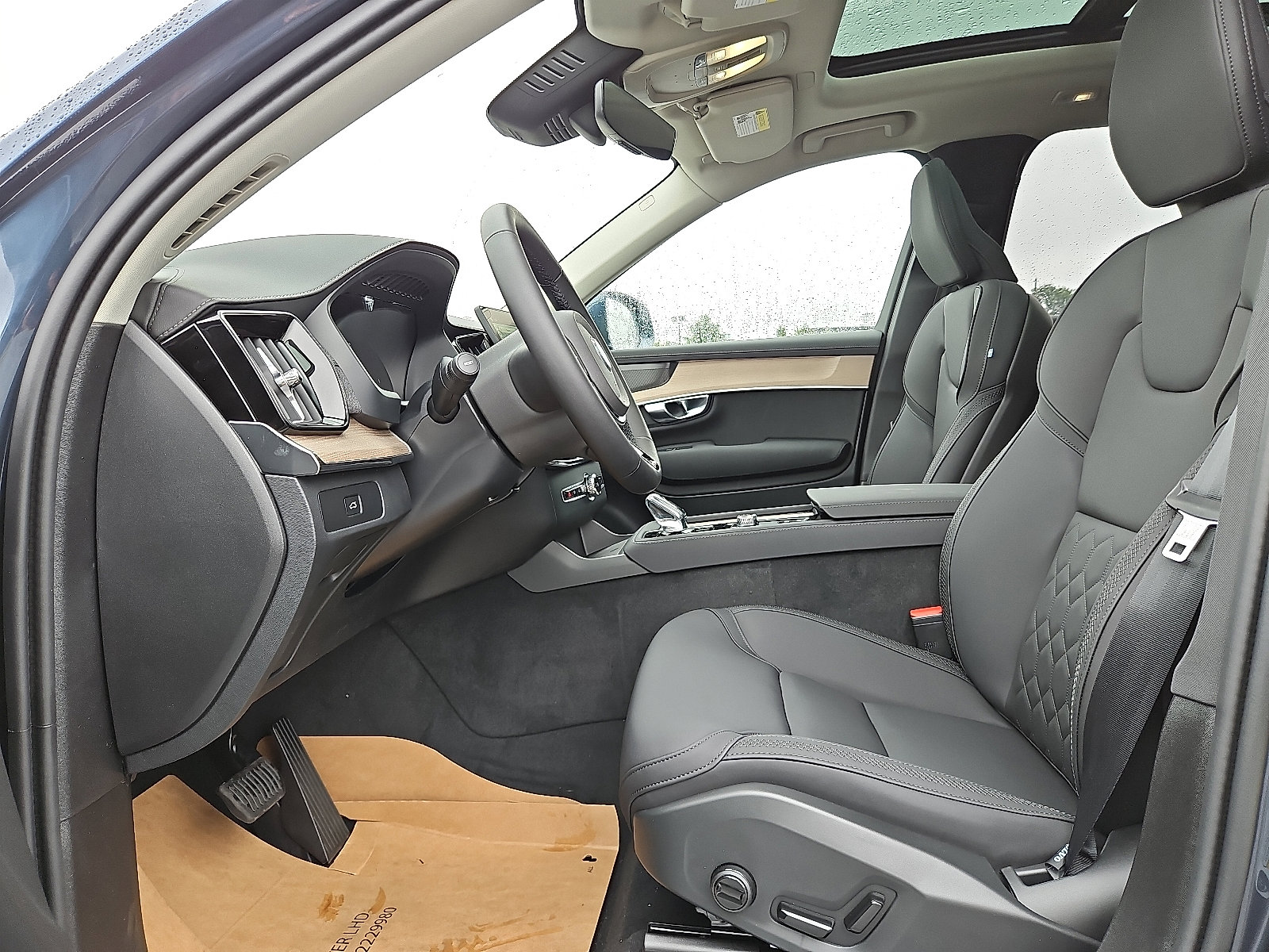 New 2026 Volvo XC90 B6 Plus w/ Protection Package Premier image 11