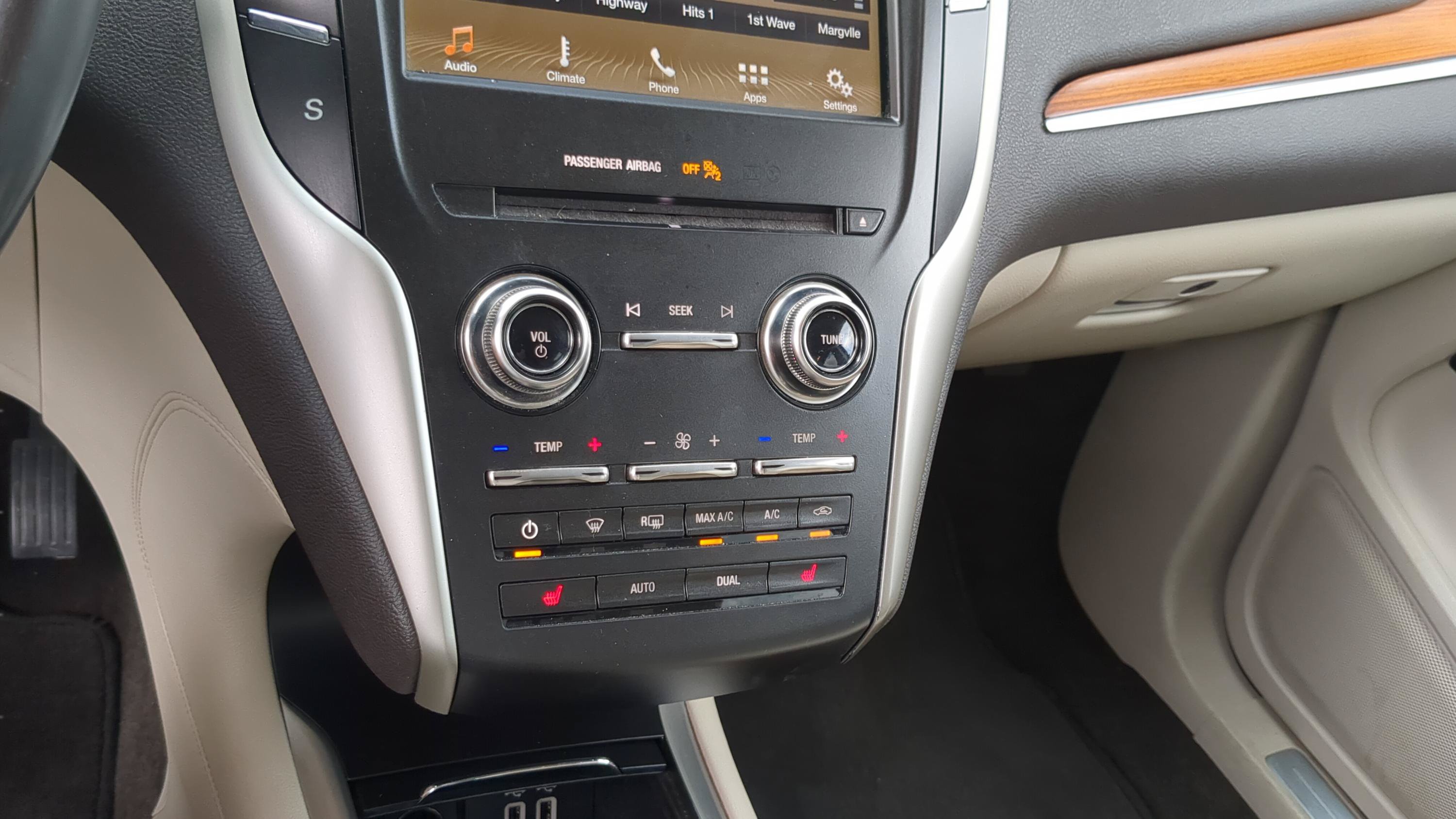 Used 2019 Lincoln MKC Select w/ MKC Climate Package FWD image 15
