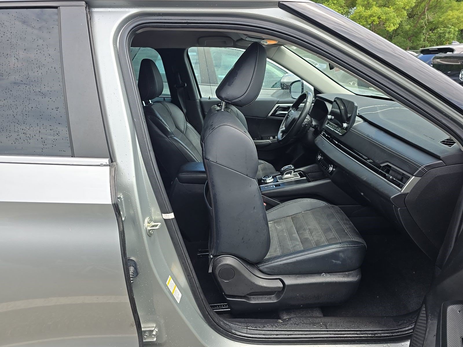 Used 2023 Mitsubishi Outlander SE FWD image 11
