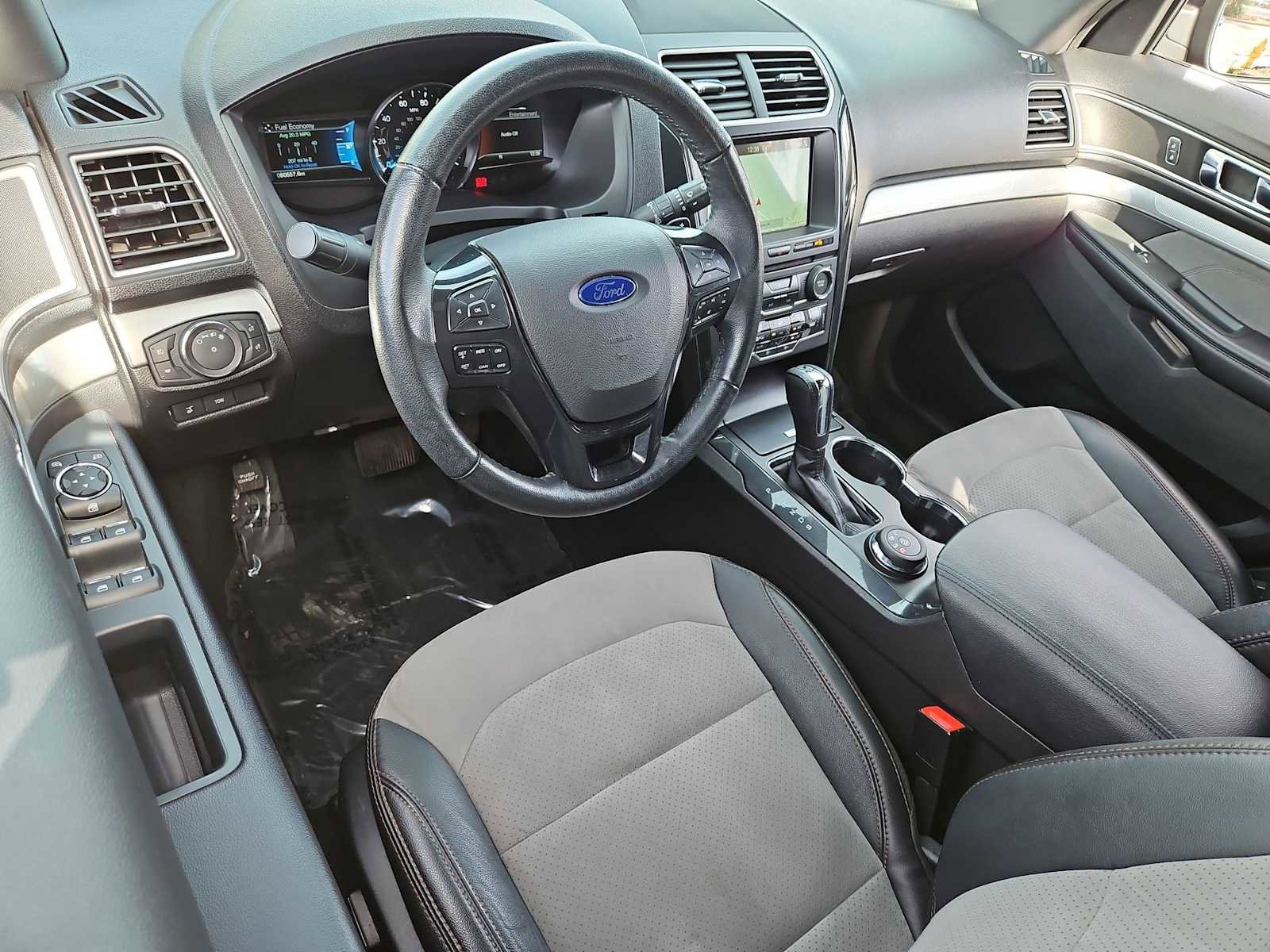 Used 2017 Ford Explorer XLT w/ Equipment Group 202A image 10