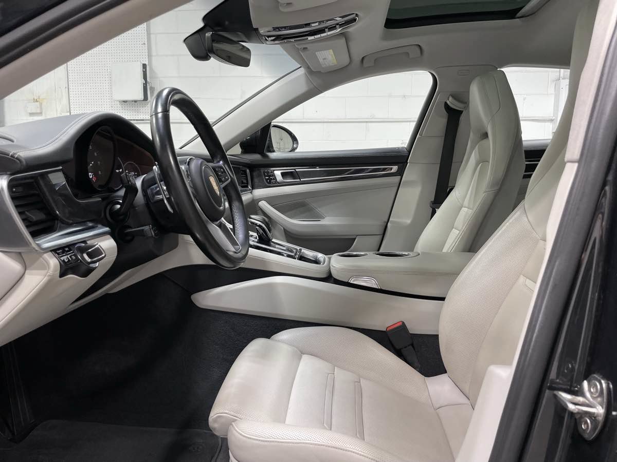 Used 2018 Porsche Panamera 4 w/ Premium Package AWD/4WD image 9