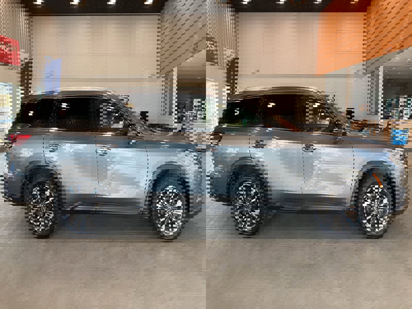 Used 2024 INFINITI QX60 Luxe AWD/4WD image 4