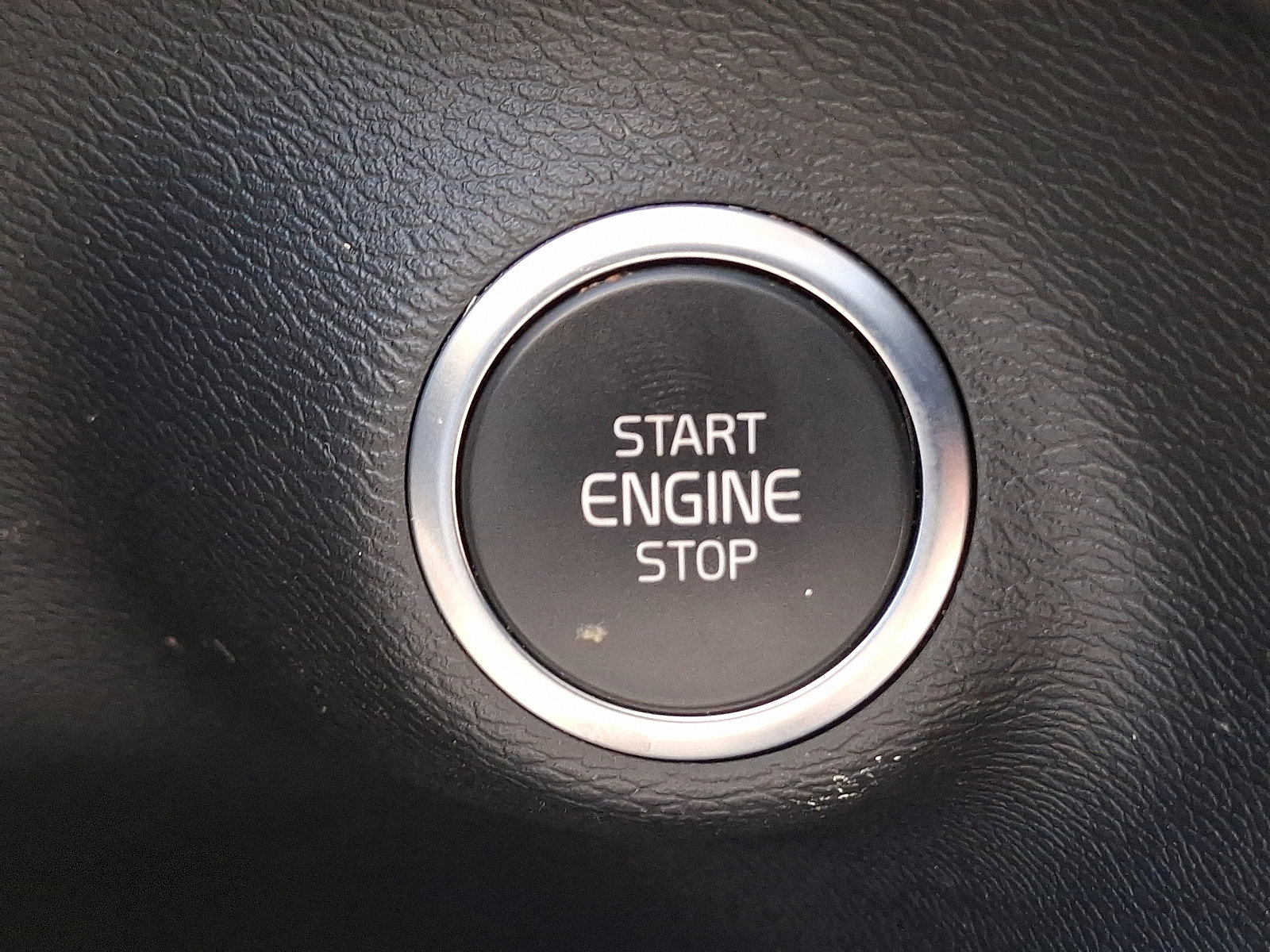 Used 2023 Volvo XC40 B5 Plus w/ Driver Assist Package image 23