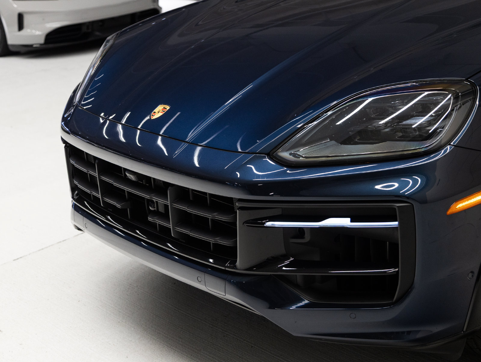 Certified 2025 Porsche Cayenne GTS AWD/4WD image 32
