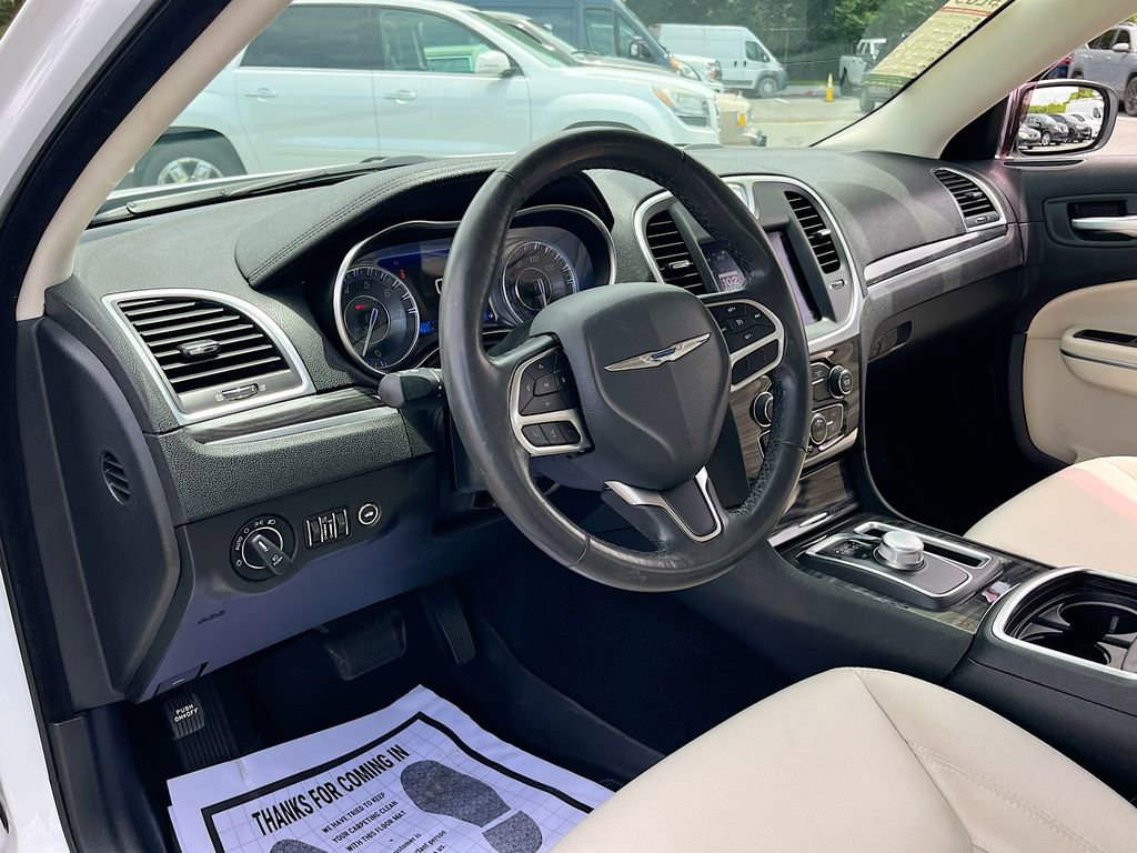Used 2019 Chrysler 300 Touring w/ Driver Convenience Group RWD image 9