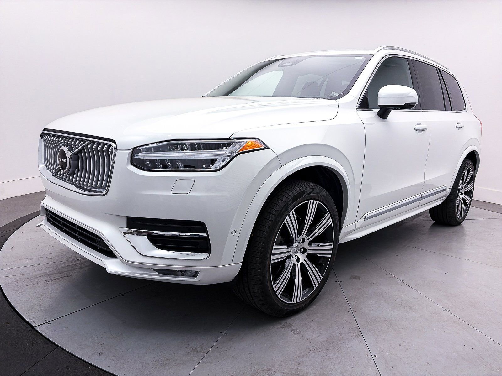 Used 2024 Volvo XC90 B6 Plus w/ Protection Package Premier image 13