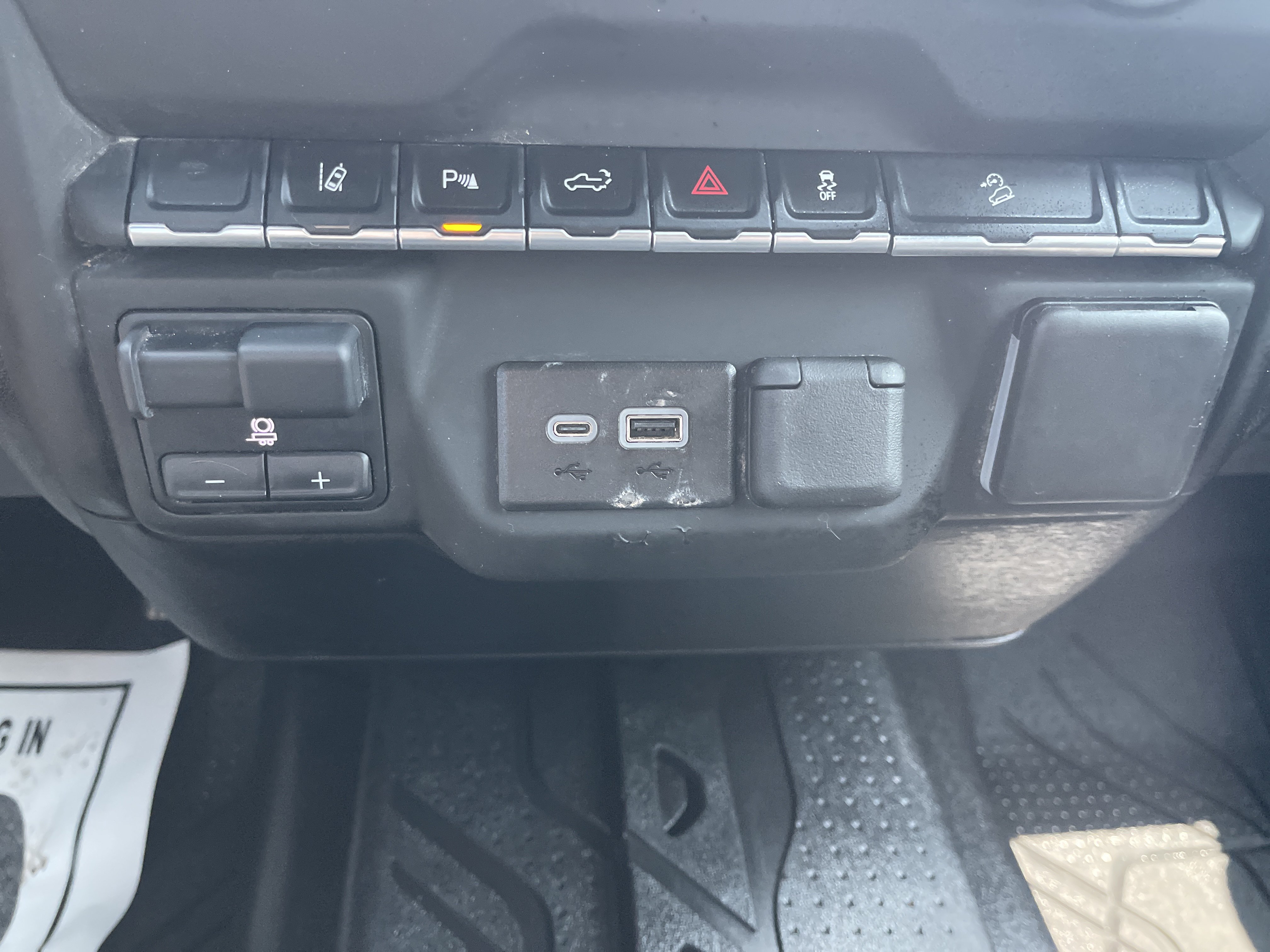 Used 2025 Chevrolet Silverado 2500 Custom w/ Custom Value Package AWD/4WD image 30