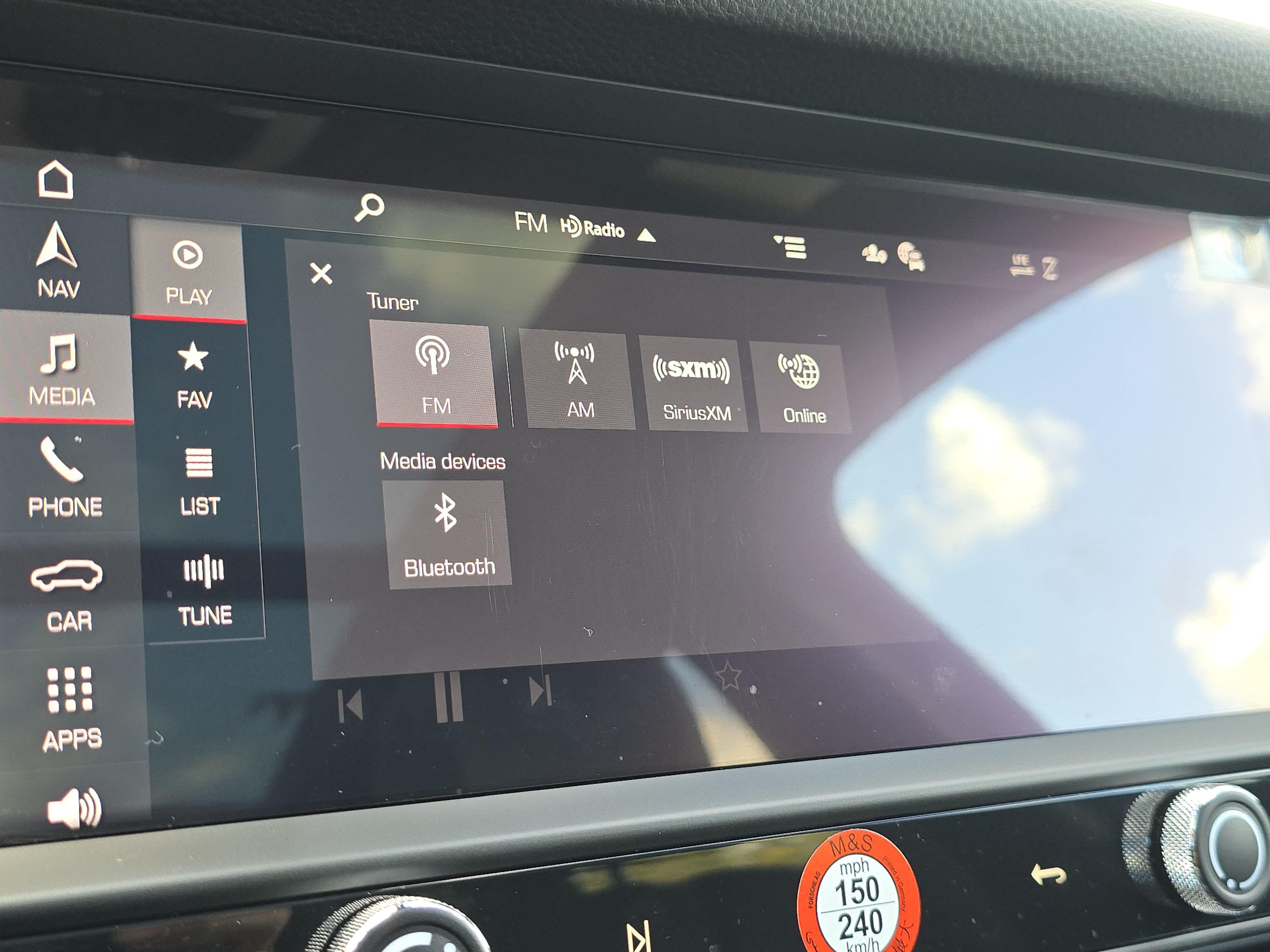 Certified 2025 Porsche Macan AWD/4WD image 26