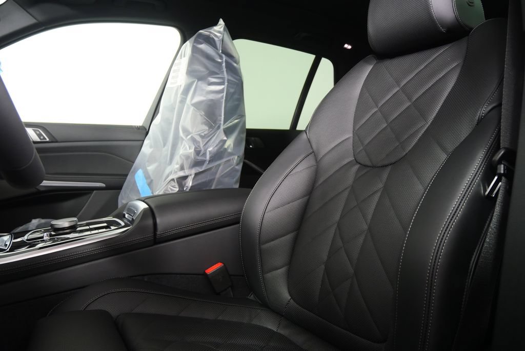 Used 2026 BMW X5 xDrive40i w/ M Sport Package AWD/4WD image 11