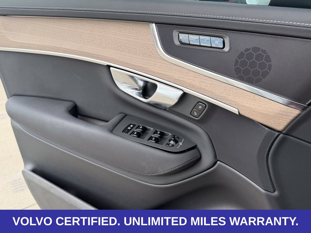 Certified 2025 Volvo XC90 B5 Core AWD/4WD image 29
