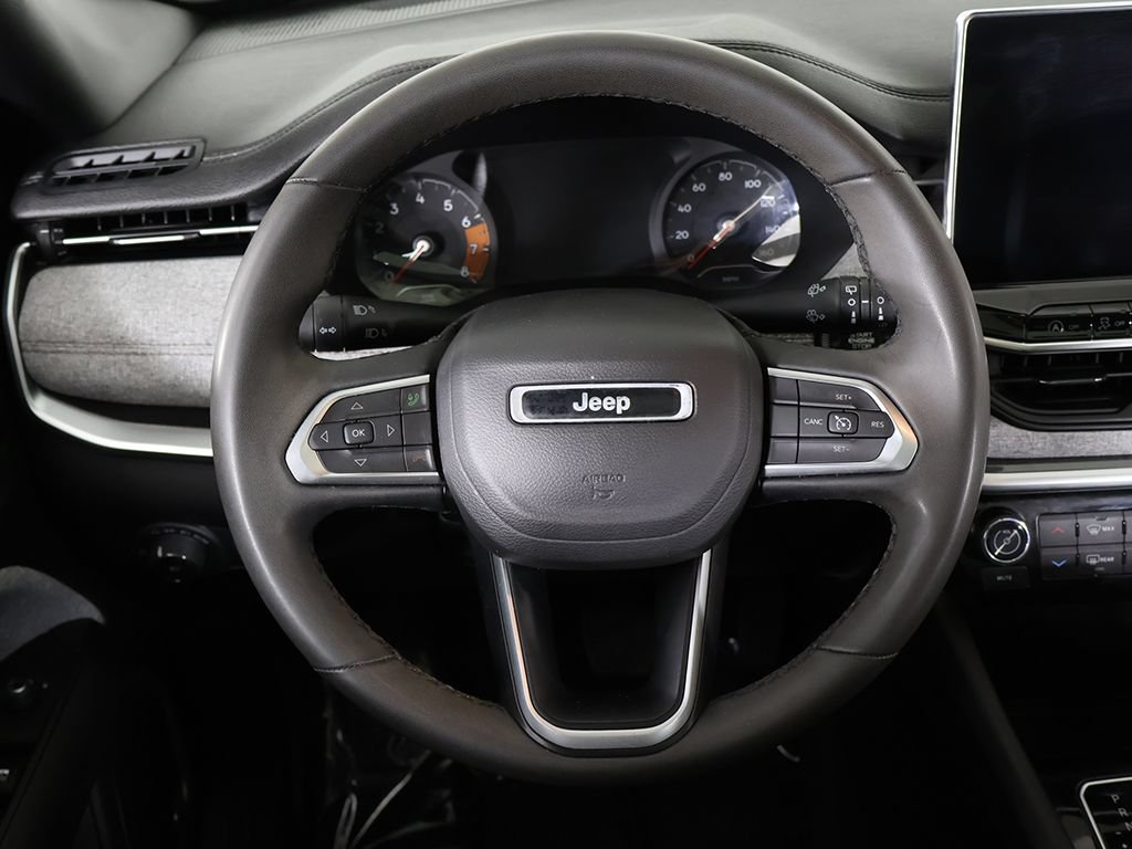 Used 2024 Jeep Compass Latitude w/ Sun and Sound Group AWD/4WD image 40