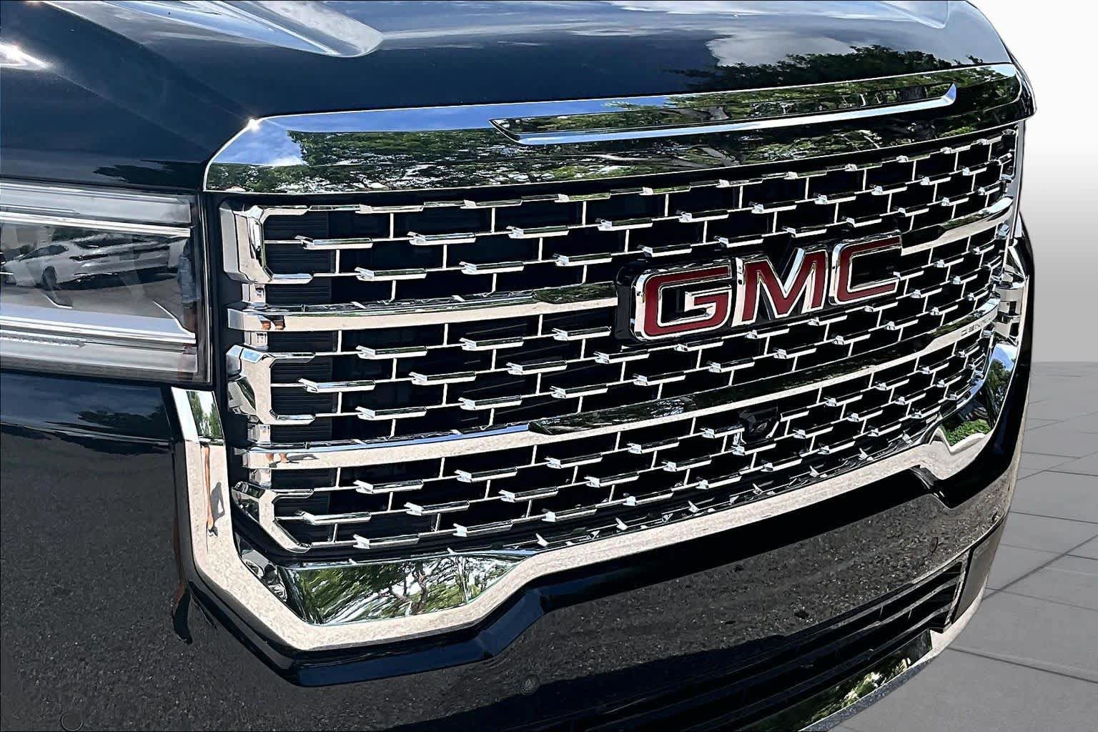 Used 2023 GMC Acadia Denali w/ Denali Ultimate Package FWD image 30