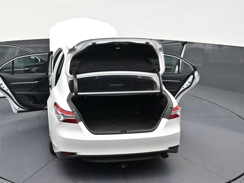 Used 2018 Toyota Camry XLE FWD image 32