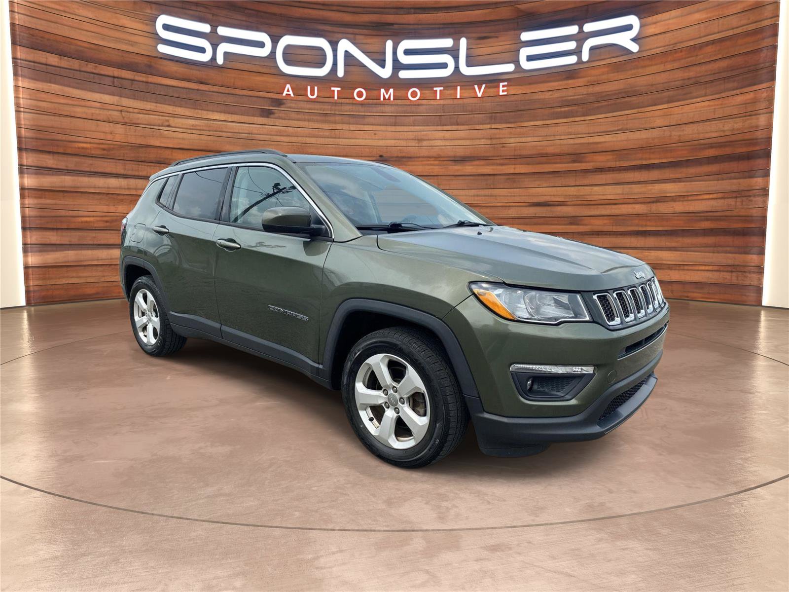 Used 2018 Jeep Compass Latitude w/ Popular Equipment Group FWD image 9