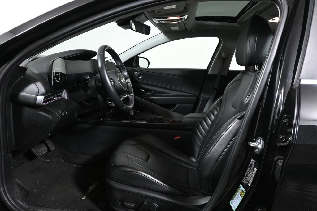 Used 2024 Hyundai Elantra Limited FWD image 3
