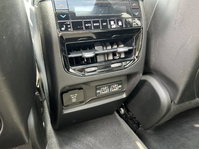 Certified 2022 Jeep Grand Cherokee Overland w/ Luxury Tech Group IV AWD/4WD image 28