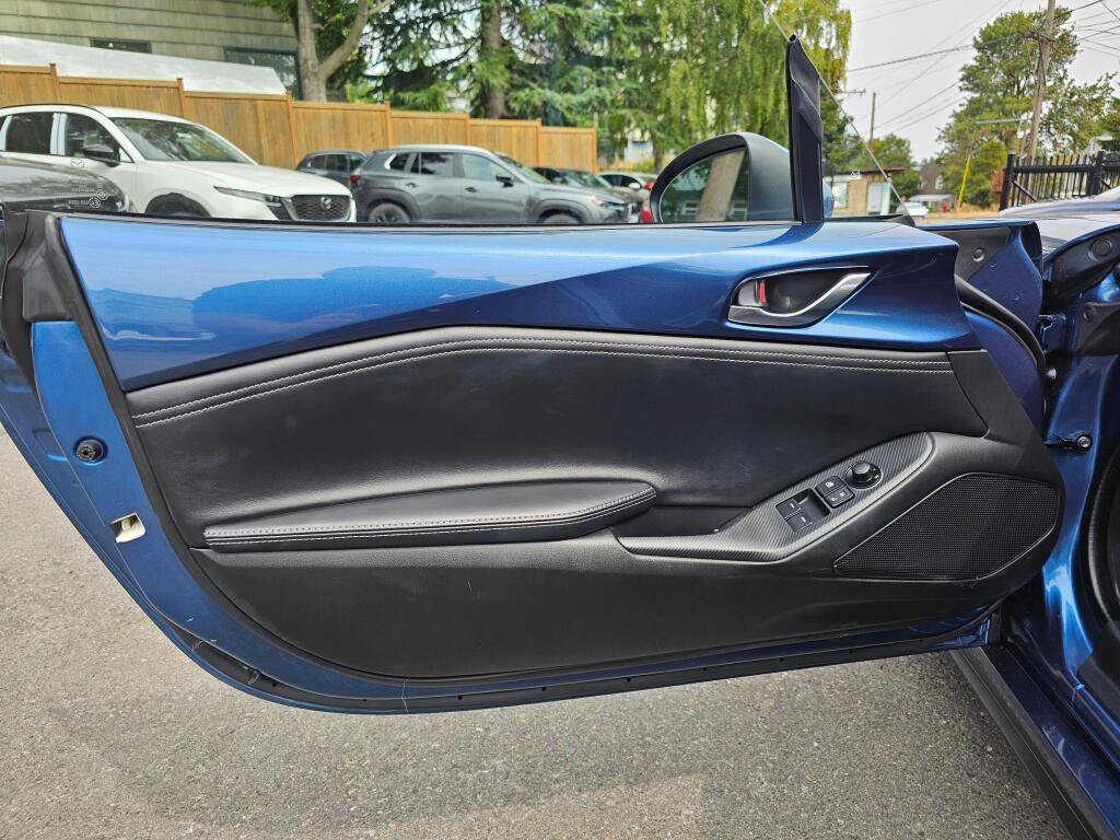 Used 2020 MAZDA MX-5 Miata RF Grand Touring RWD image 18