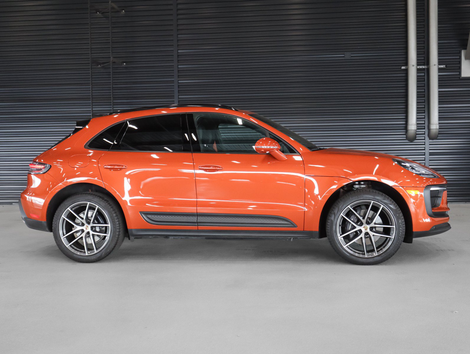 Certified 2024 Porsche Macan AWD/4WD image 11
